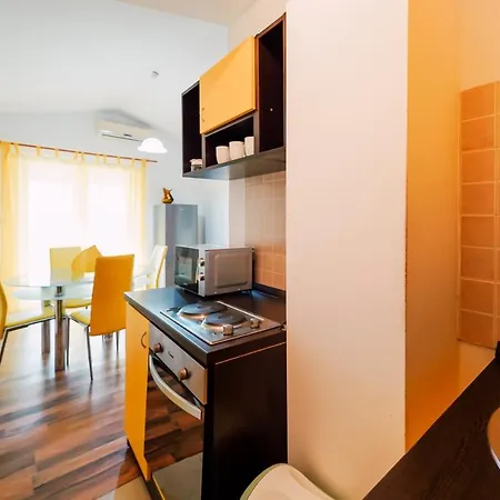 公寓 Charming In Ljubac, Pool