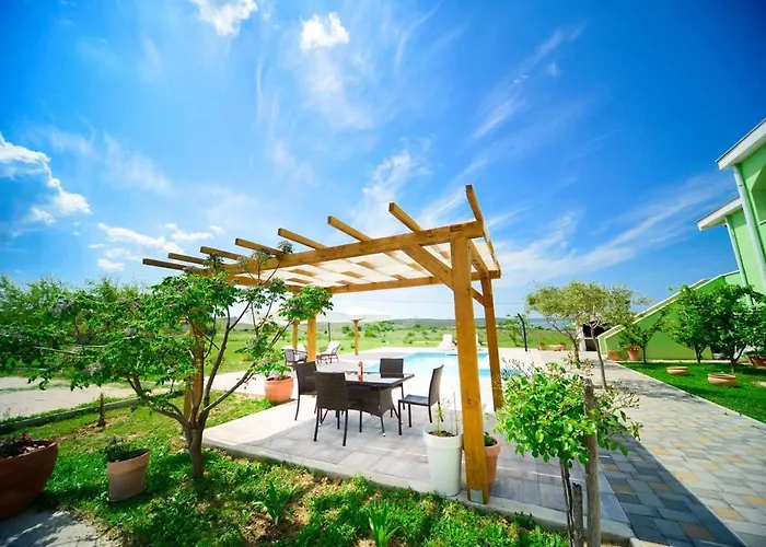 Charming In Ljubac, Pool アパート Ljubač