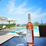Charming In Ljubac, Pool 公寓 Ljubač