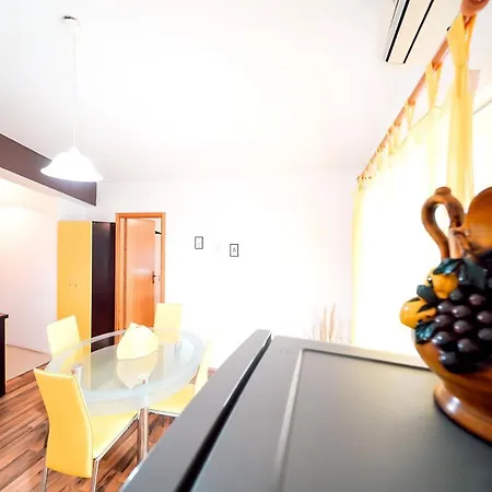 Charming In Ljubac, Pool Appartement