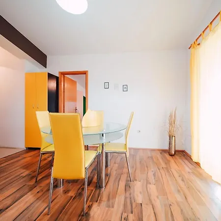 Apartamento Charming In Ljubac, Pool