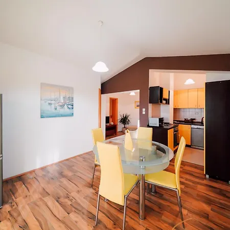 Charming In Ljubac, Pool Appartement *