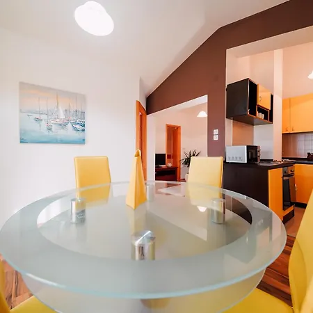 Charming In Ljubac, Pool Appartement