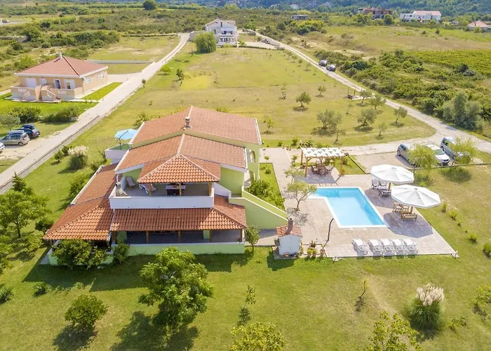 Charming In Ljubac, Pool 아파트